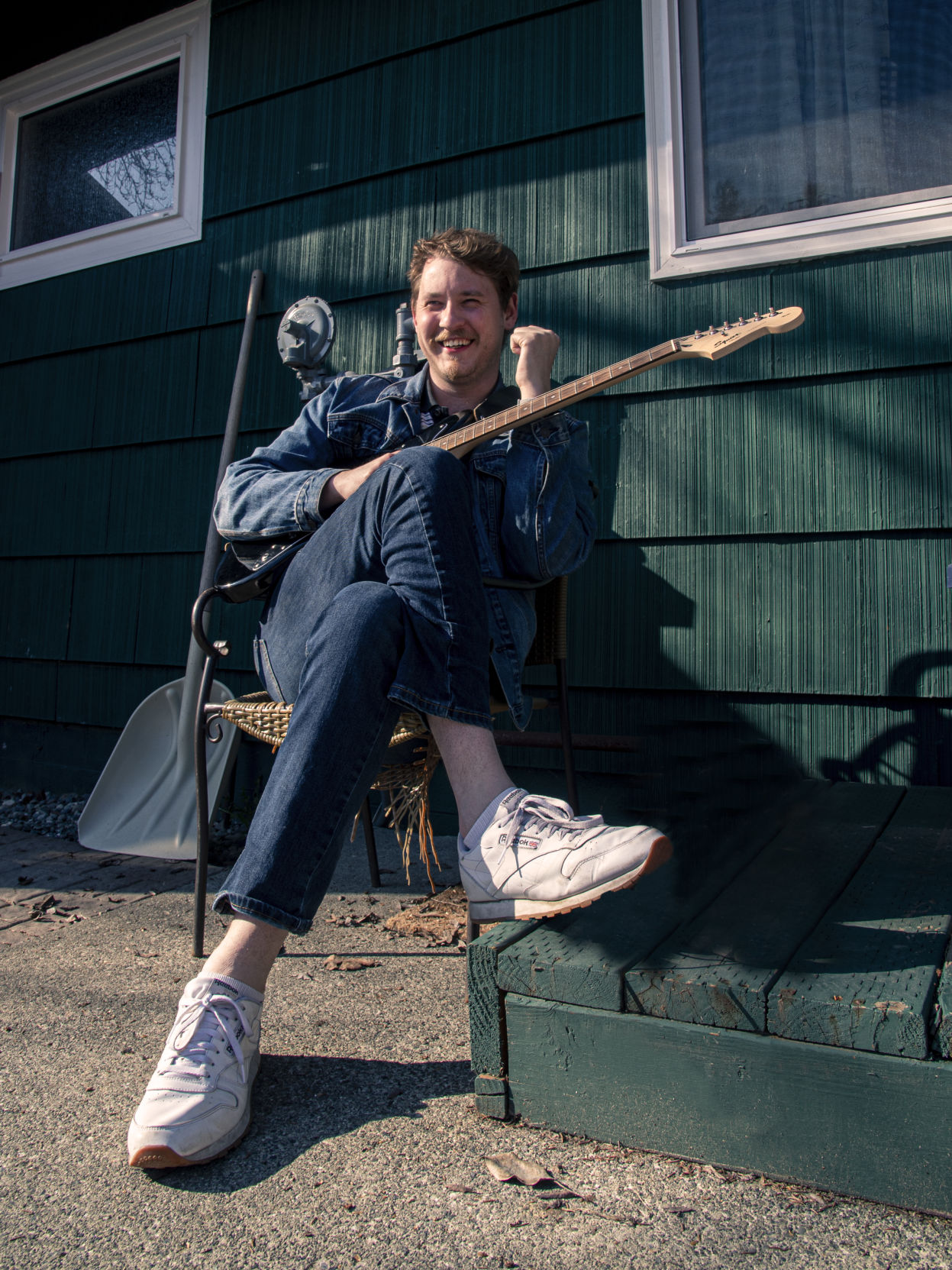 Singer-songwriter Jonathan Heynen